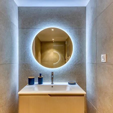 Apartment La Parenthese - T2 Calme Et Climatise Tassin-la-Demi-Lune